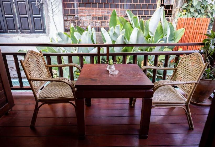 پانسیون Villa Khili Namkhan