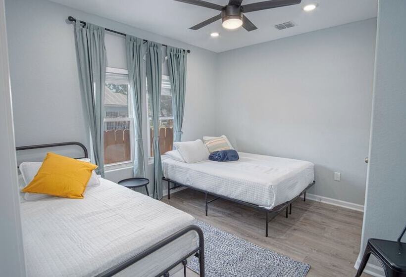 Delightfully Renovated 4 Br/2 Ba Near Dt Riverwalk