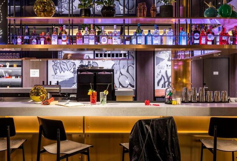 هتل Moxy Dortmund City