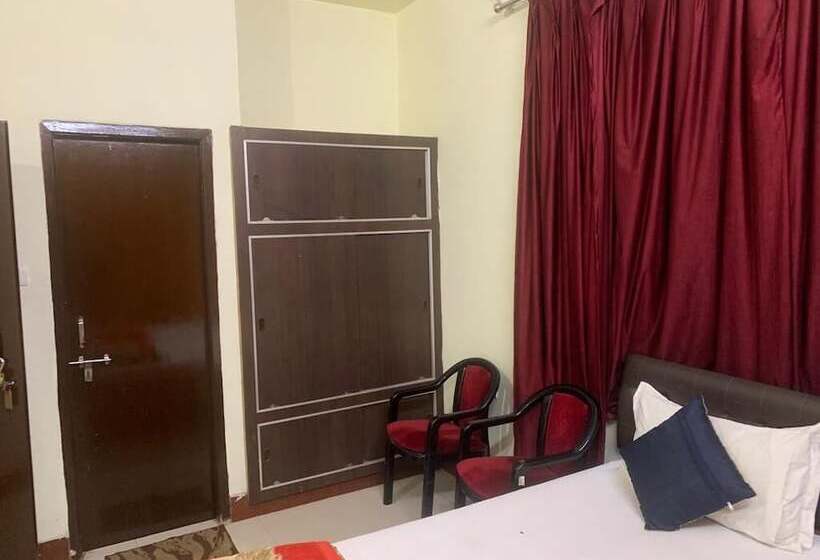 בית מלון כפרי Narendra Guest House