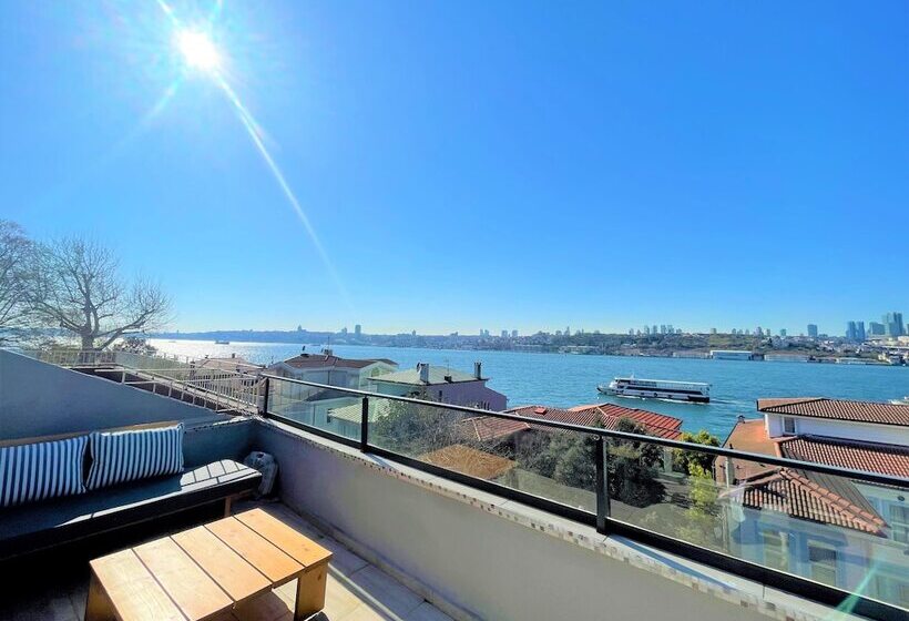 Kuzguncuk Bosphorus