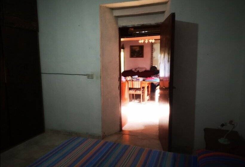 پانسیون 2nd Private Room In The Attic With Shared Bathroom Use