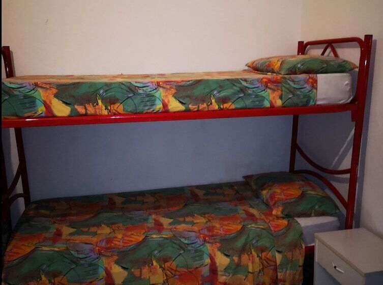 پانسیون 2nd Private Room In The Attic With Shared Bathroom Use