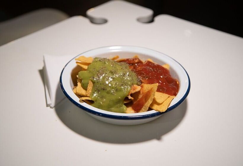 هاستل Safestay London Kensington Holland Park