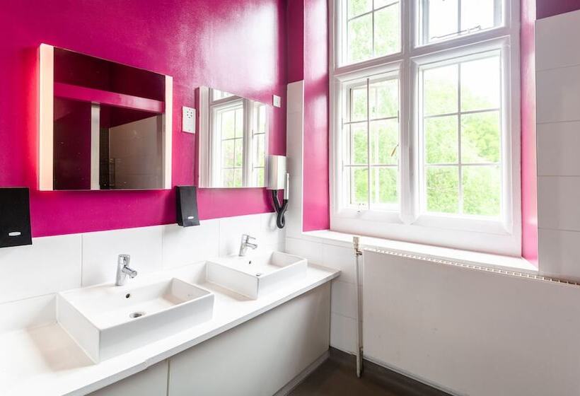 هاستل Safestay London Kensington Holland Park