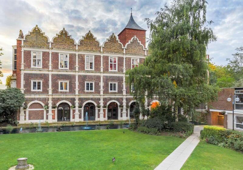 هاستل Safestay London Kensington Holland Park