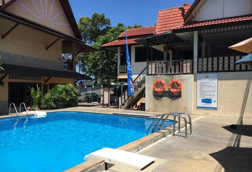 هتل Asia Divers Resort