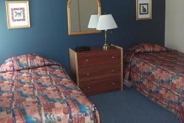 هتل Holiday Villa Resorts   Beaupre Mont Sainte Anne
