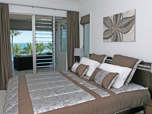酒店 Island Views Beachfront Apartments