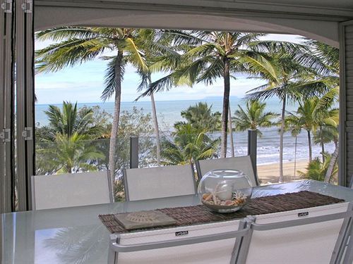 酒店 Island Views Beachfront Apartments