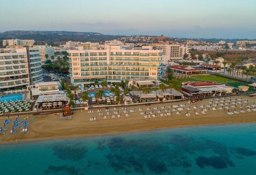 هتل Vrissaki Beach