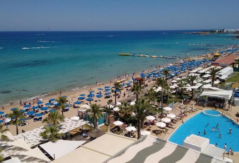 هتل Vrissaki Beach