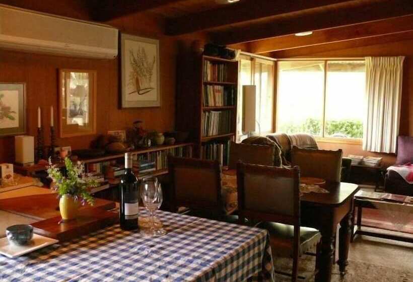 The Burrow At Wombat Bend