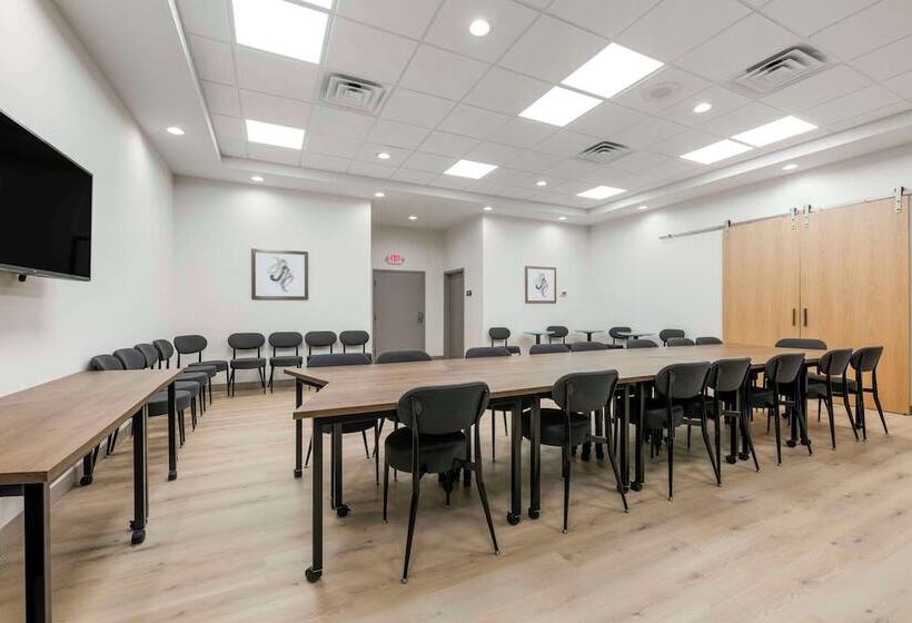 Отель Comfort Suites St Augustine Historic District Area