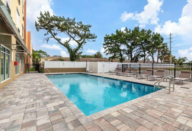 Отель Comfort Suites St Augustine Historic District Area