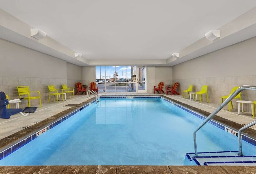 هتل Home2 Suites By Hilton Cedar Rapids Westdale