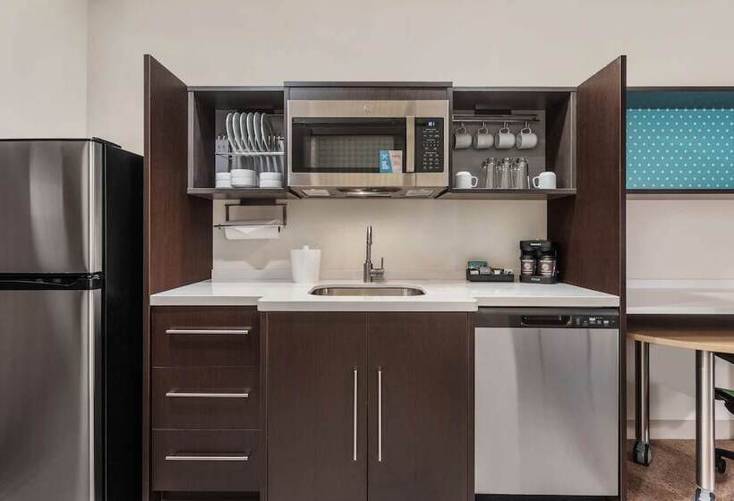 هتل Home2 Suites By Hilton Cedar Rapids Westdale