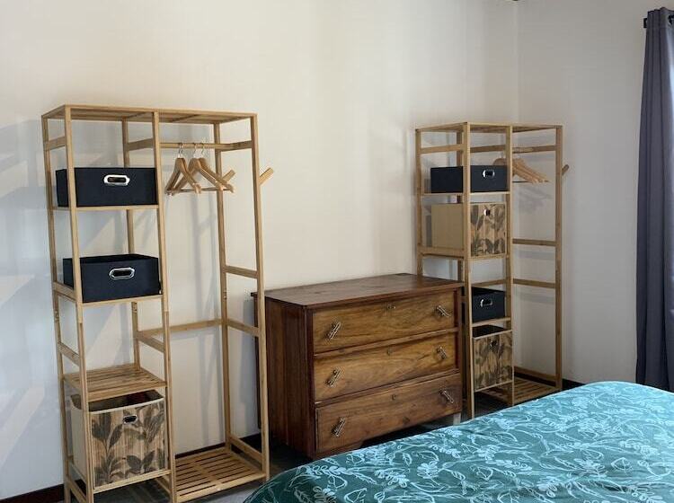 إقامة Charming 3 Bed House