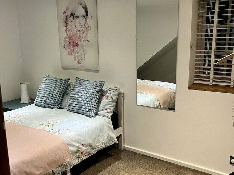 레지던스 Gorgeous Cosy Home 2 Miles From Heathrow Airport