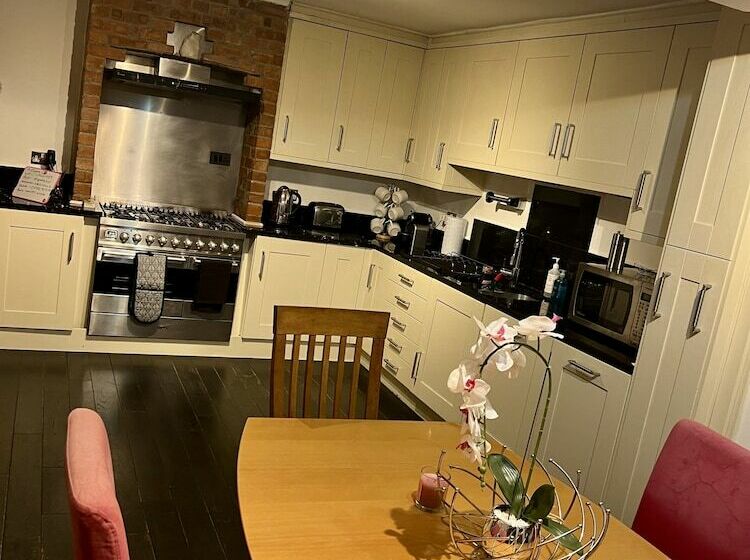 레지던스 Gorgeous Cosy Home 2 Miles From Heathrow Airport