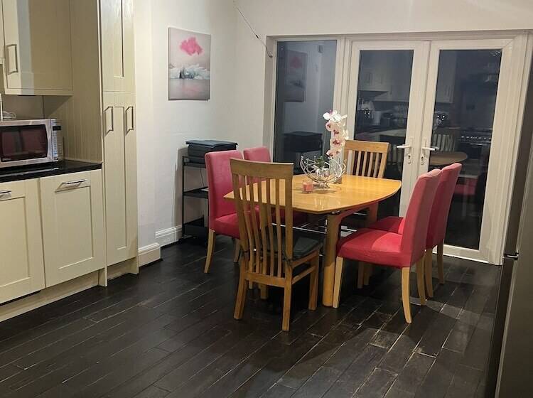 레지던스 Gorgeous Cosy Home 2 Miles From Heathrow Airport