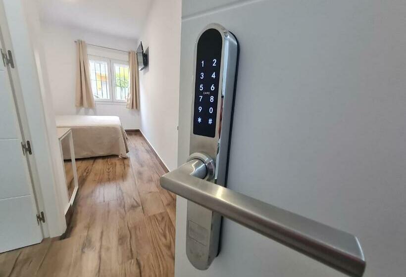 Общежитие Hostal Santa Ana