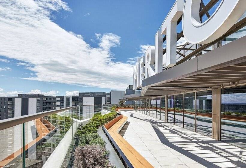 هتل Meriton Suites Canberra