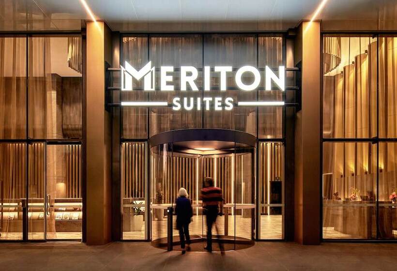 هتل Meriton Suites Canberra