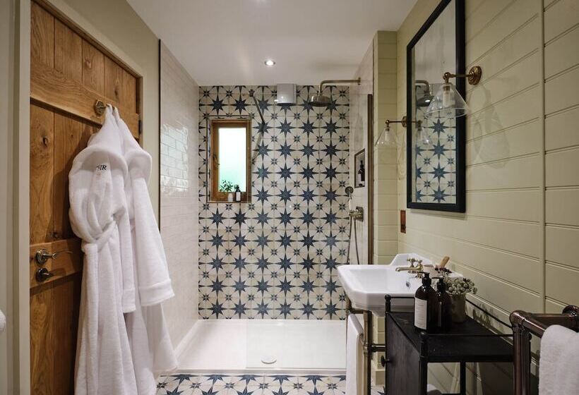 فندق Tree House Retreats