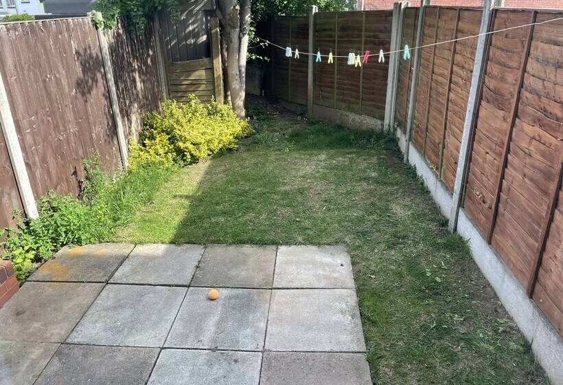 דירת נופש 3 Bed House In Stoke On Trent Free Sky Free Wifi