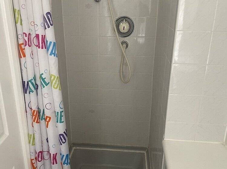 דירת נופש 3 Bed House In Stoke On Trent Free Sky Free Wifi