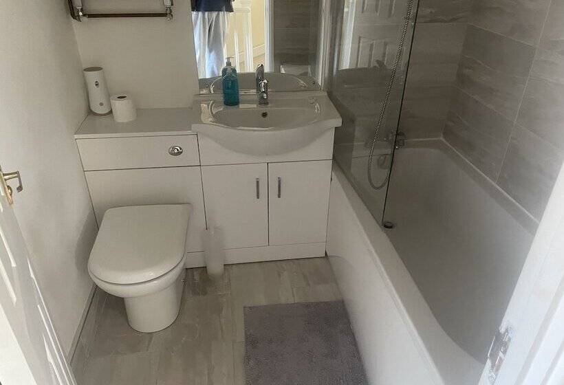 דירת נופש 3 Bed House In Stoke On Trent Free Sky Free Wifi