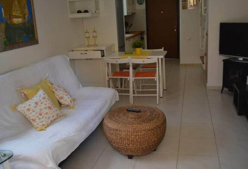 اقامتگاه Immaculate 3 Bed House In