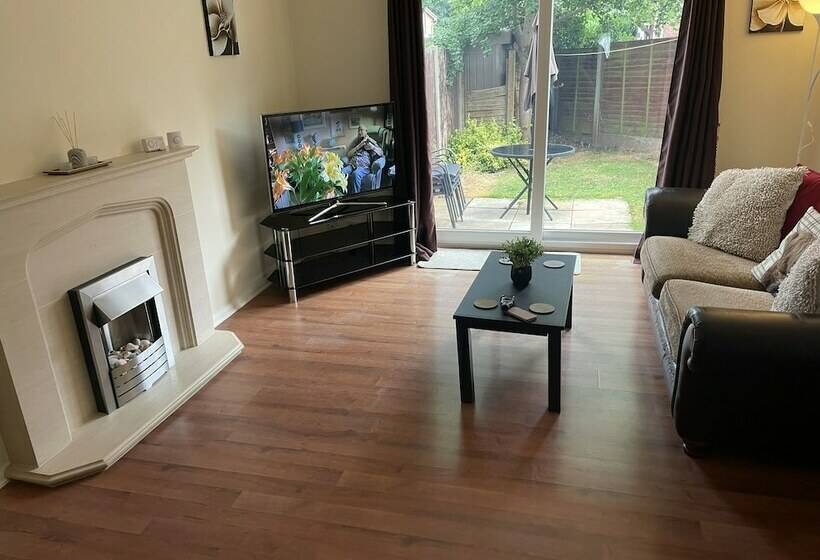 דירת נופש 3 Bed House In Stoke On Trent Free Sky Free Wifi