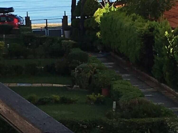 اقامتگاه Immaculate 3 Bed House In