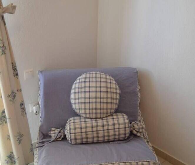 اقامتگاه Immaculate 3 Bed House In