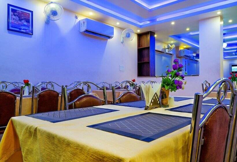 Fabhotel Kanchan Plaza