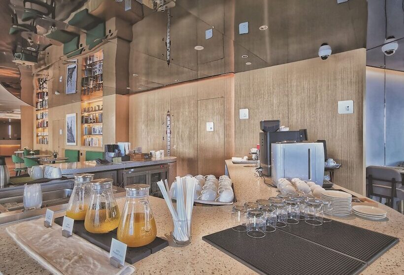 هتل Hilton Garden Inn Shanghai Lujiazui