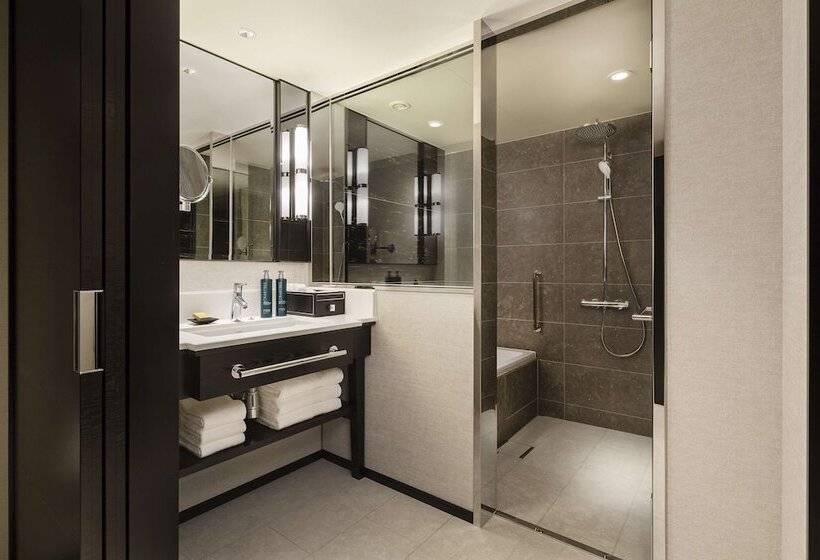 בית מלון כפרי Hilton Yokohama