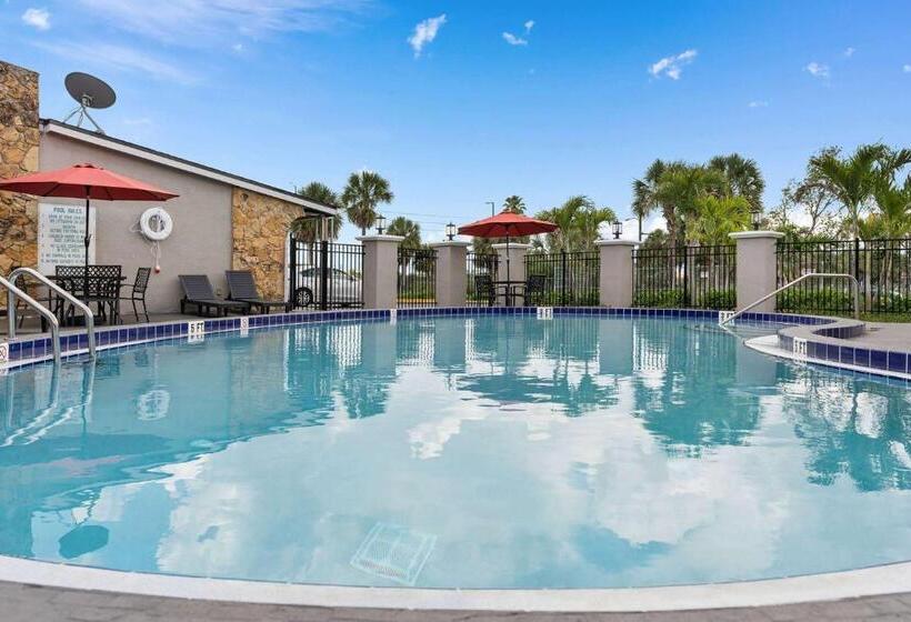 Отель Travelodge By Wyndham Kissimmee/orlando