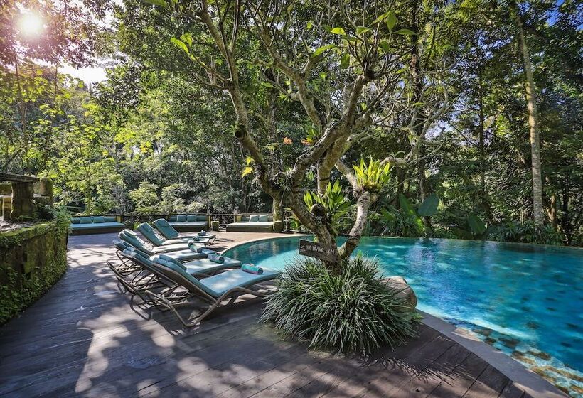 منتجع Pramana Giri Kusuma