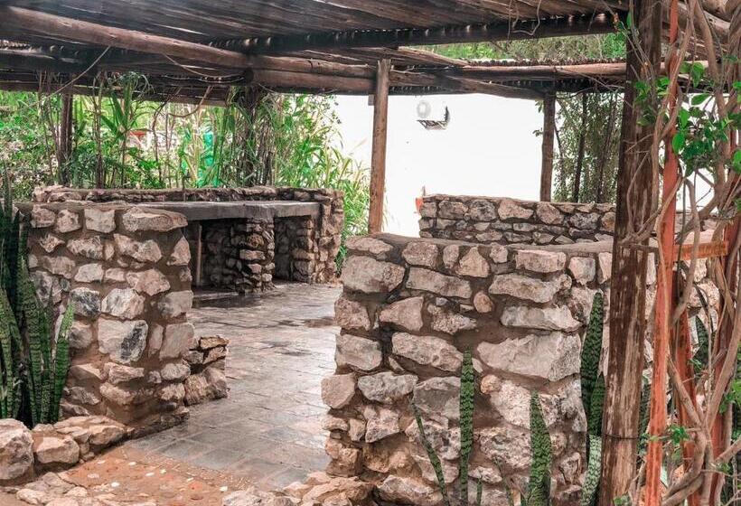 فندق Nkisi Guesthouse