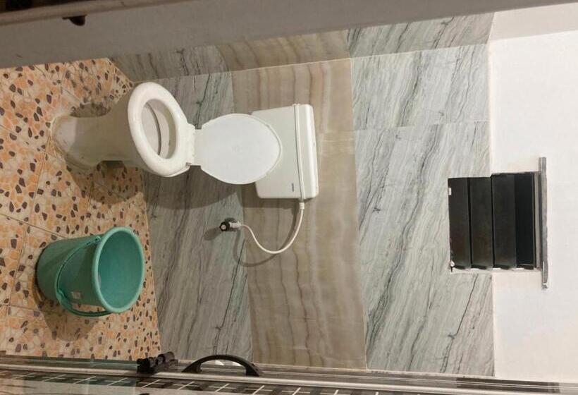 هتل Oyo 70137 S L V Residencies