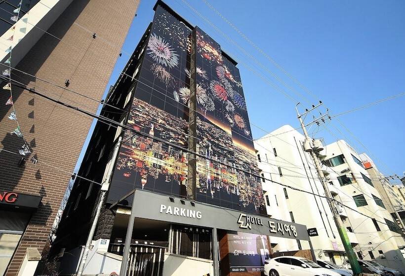 Motel Changwon Myeongseodong Dosi Yeohaeng