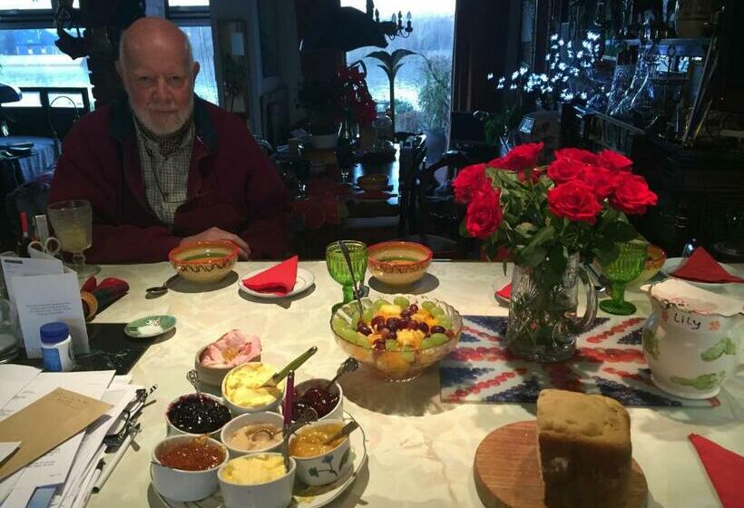 تختخواب و صبحانه Chiswick Riviera With Free Parking