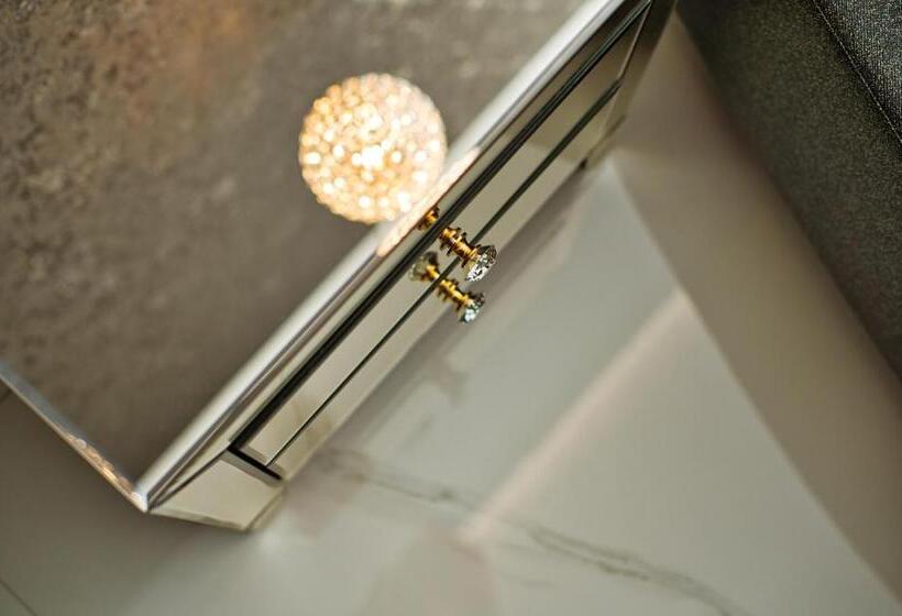 تختخواب و صبحانه Distinto Suite &s