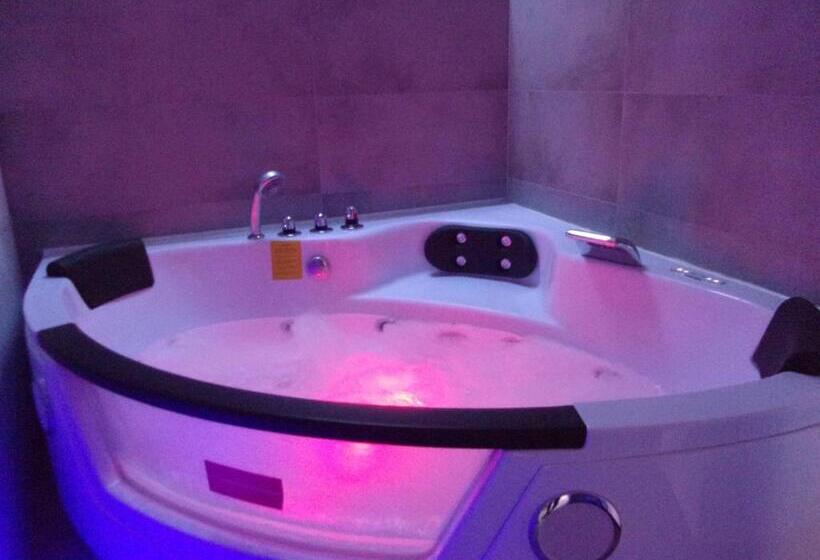 مبيت وإفطار Le Bourget   Suite Romantique