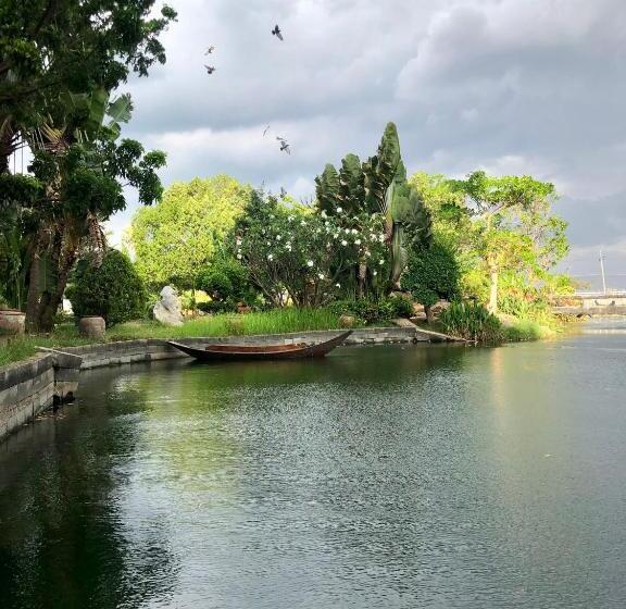 Hermitage Hotel Korat Sha