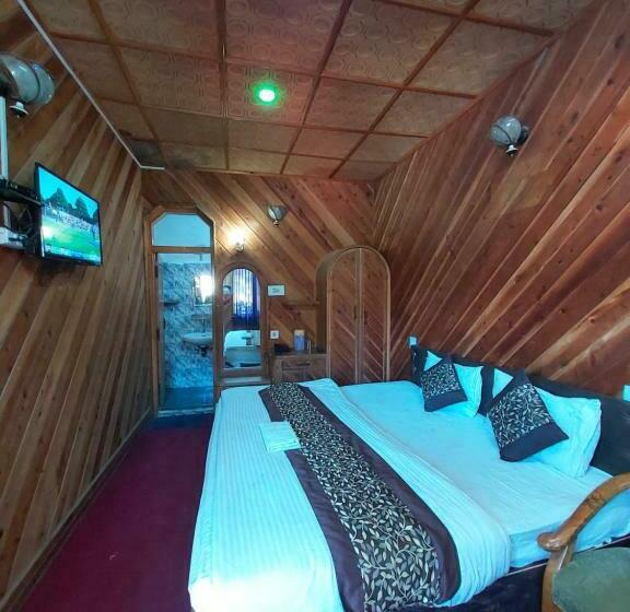 Отель Goroomgo Flatties Mall Road Lake View Nainital