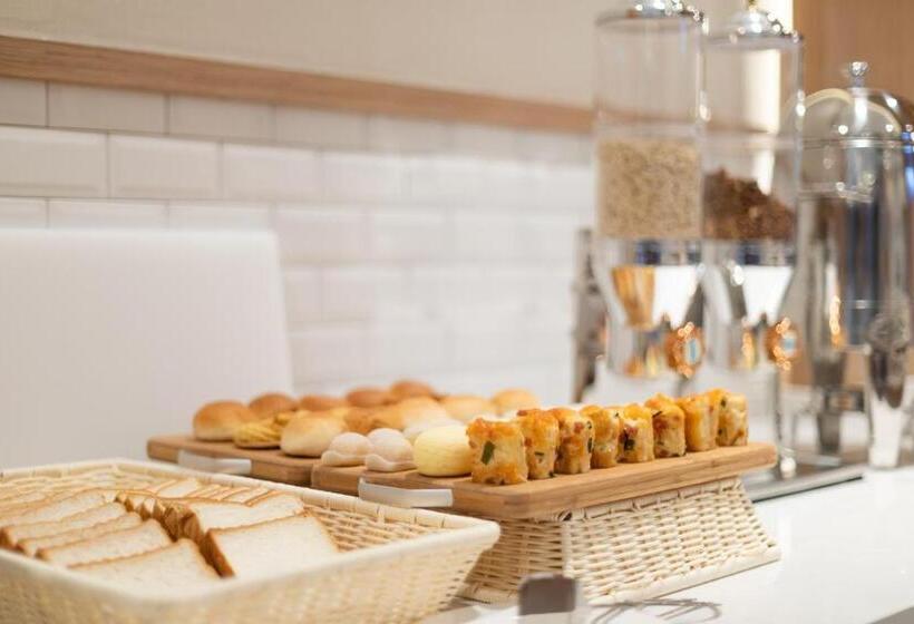 ホテル Holiday Inn Express Chongqing Zhongxian, An Ihg